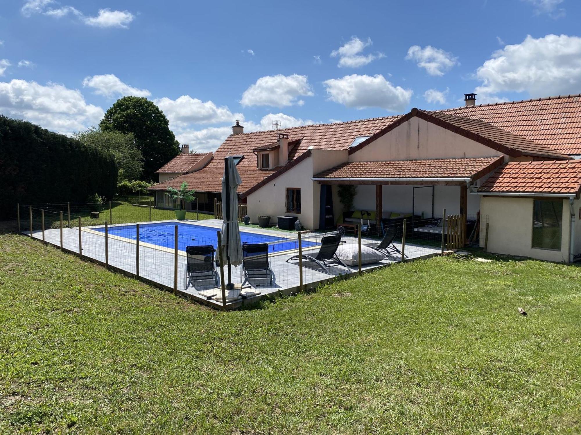 Maison Piscine Et Jacuzzi Saint-Germain-des-Fosses Exterior photo